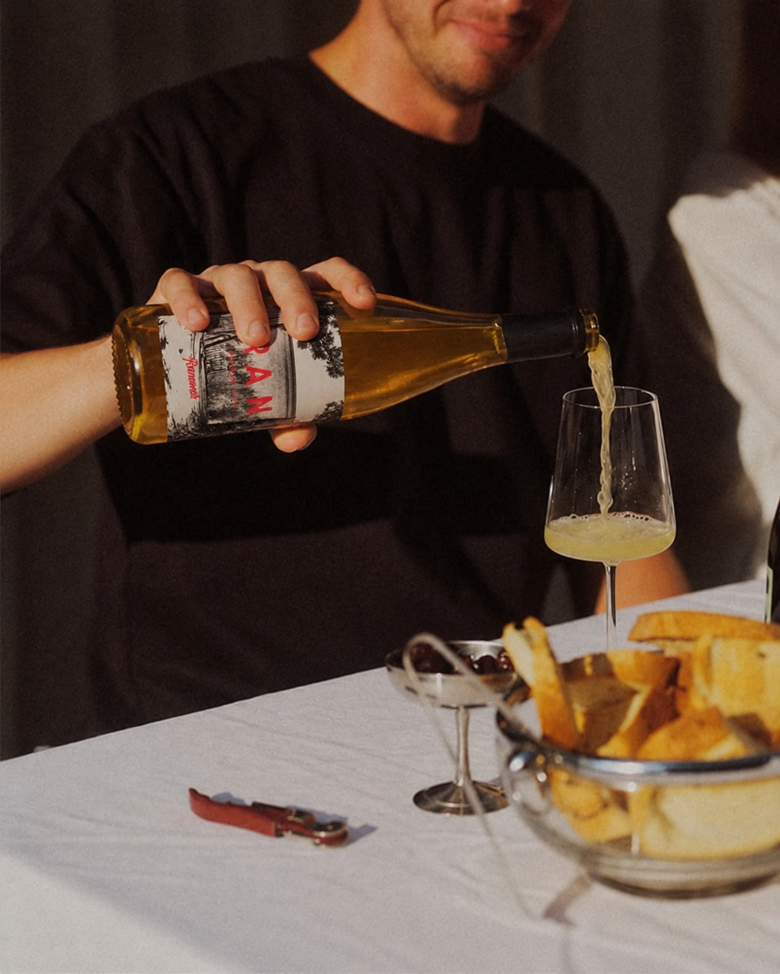 Servicio de RAN en una copa junto a un aperitivo