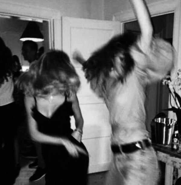 Movimiento y baile en blanco y negro
